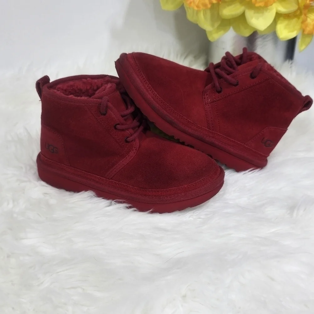 UGG Neumel Suede Lace Up Chukka Boots in Samba Red Size 2 Toddler